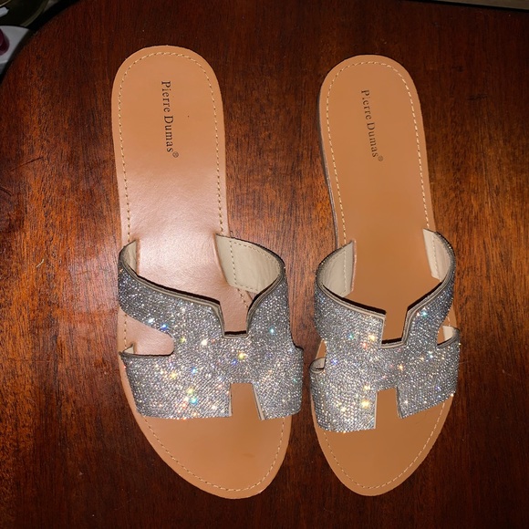 Flats - Picture 2 of 3